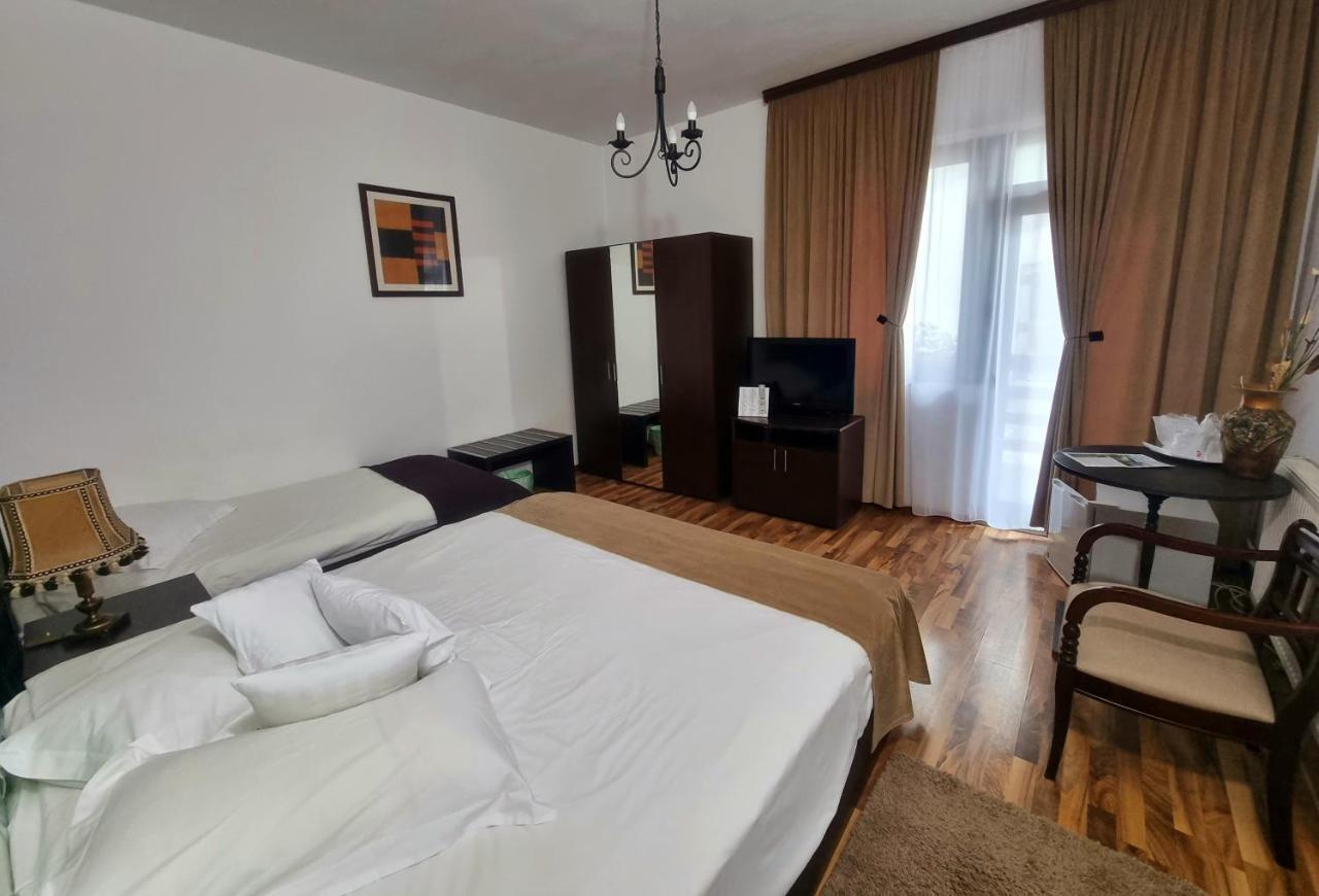 Pensiunea Tobo Baia de Fier Exteriér fotografie