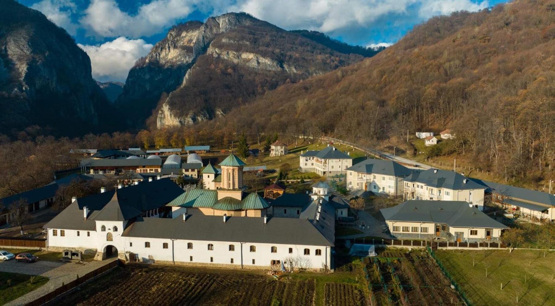 Pensiunea Tobo Baia de Fier Exteriér fotografie